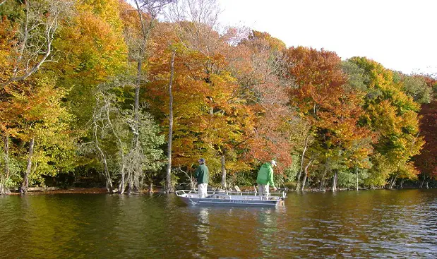 Paysage d'automne au Réservoir lac de la landie