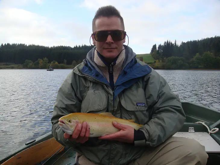 Hubert avec une belle truite Gold du Lac du Malaguet