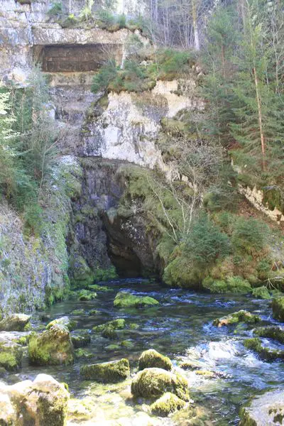 mouthe-source du doubs -avril 2011-www.partir-en-vtt.com - traversée du massif Jurassien