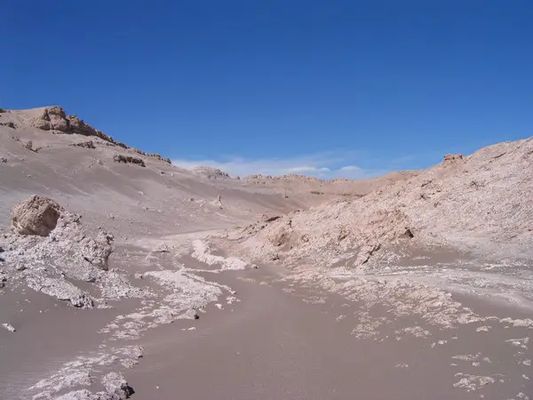 Vallee de la lune lors de la traversée dans le désert d'Atacama au Chili 