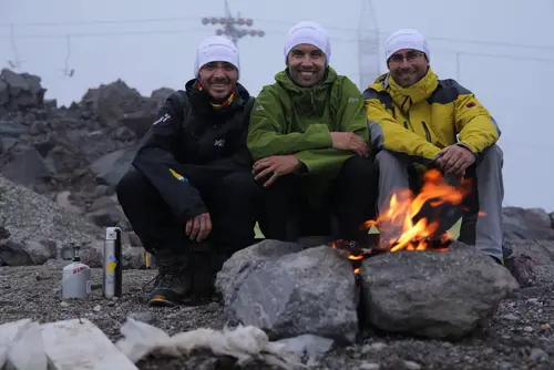 L'équipe avant l'ascension du Mont Elbrouz en russie